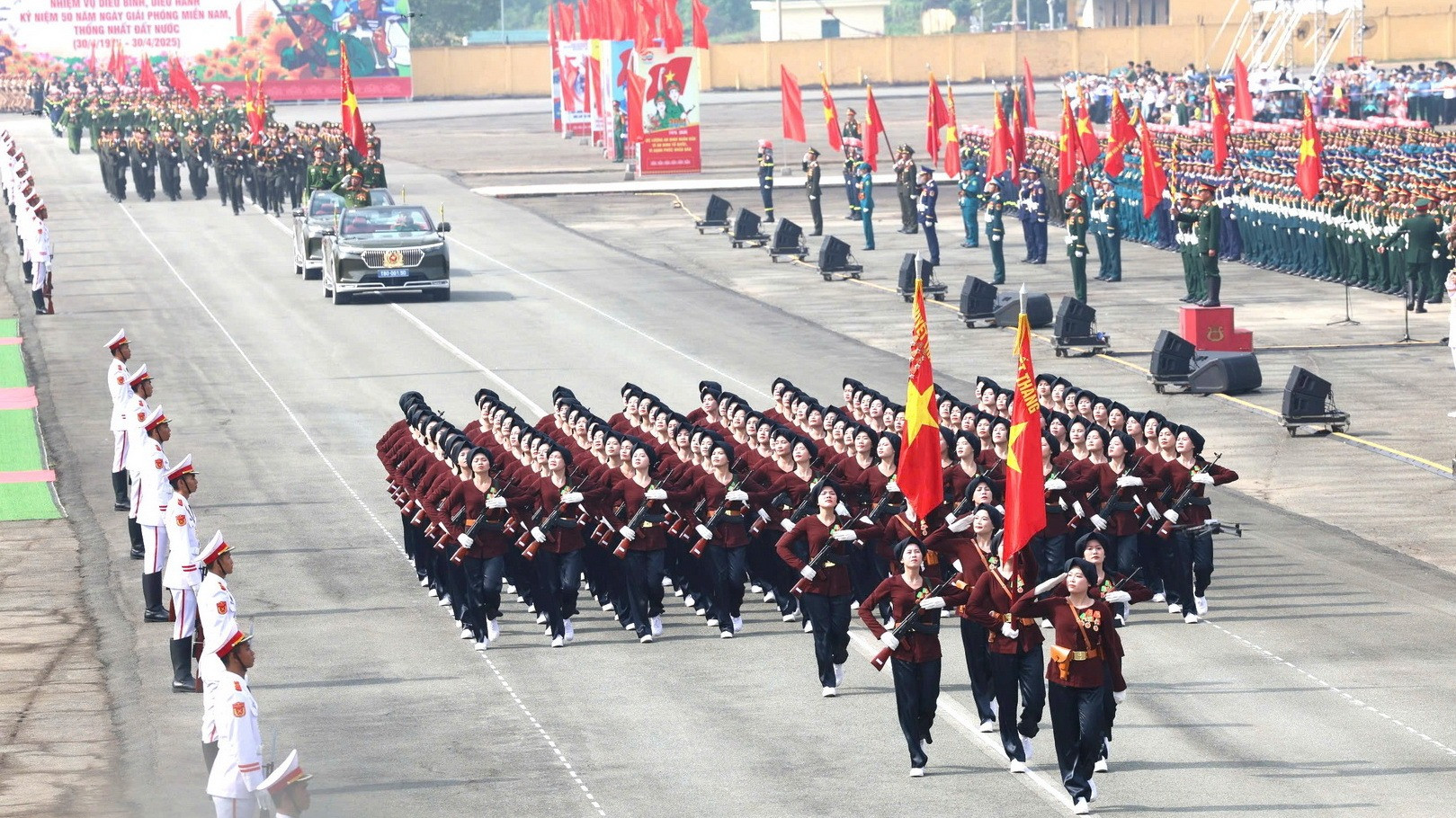 Tham gia buổi tổng hợp luyện lần thứ 2 tại sân bay Biên Hòa có hơn 13 nghìn cán bộ, chiến sĩ lực lượng vũ trang.