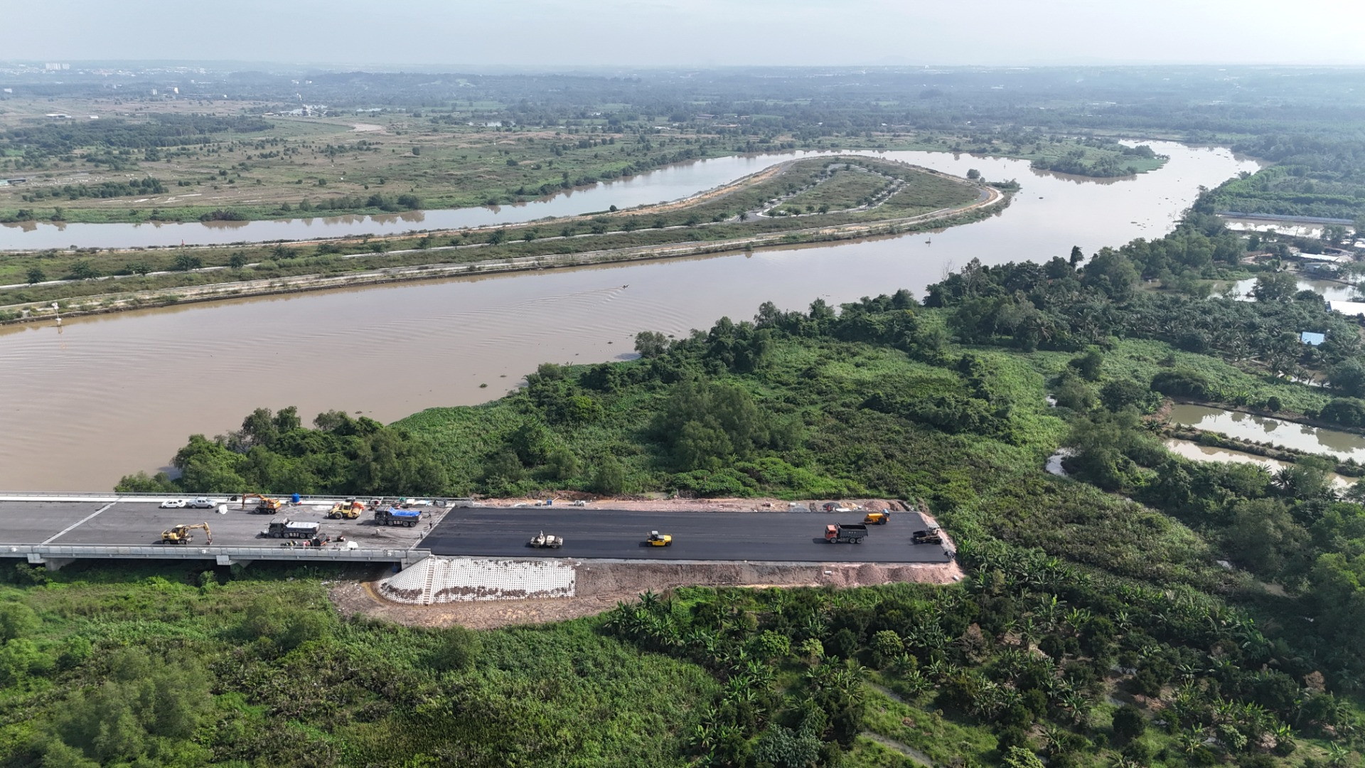 Nếu tuyến đường kết nối không được đầu tư sớm, đồng nghĩa với cầu Vàm Cái Sứt xây xong nhưng không thể đưa vào sử dụng, phát huy hiệu quả, lãng phí là nguy cơ hiện hữu.
