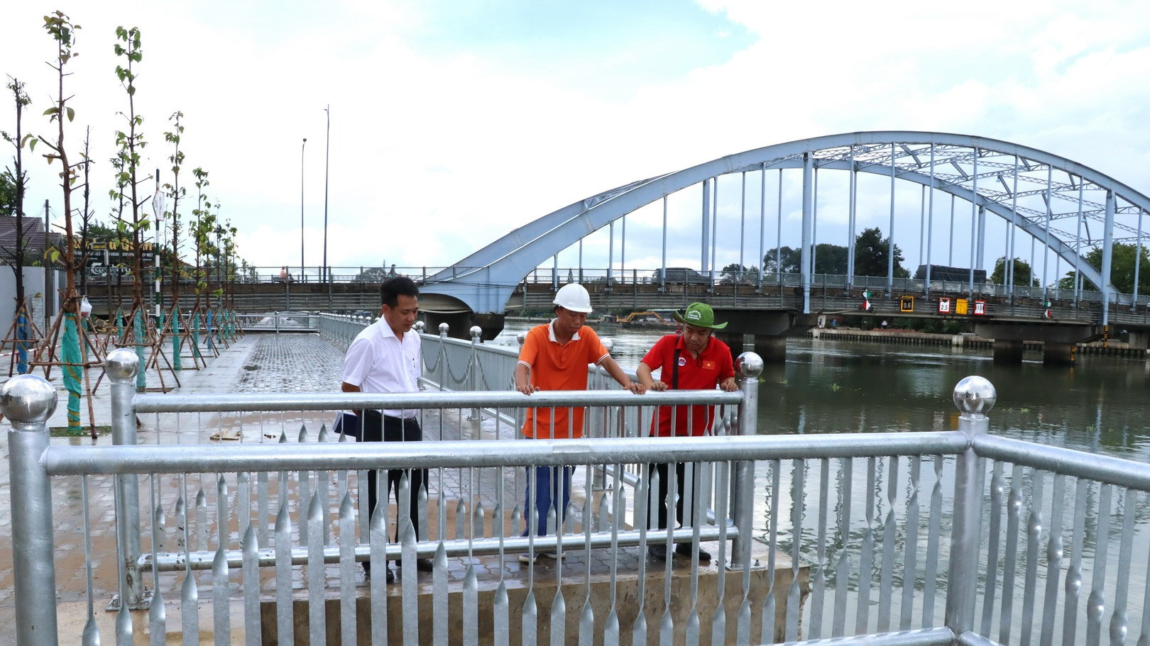 Bờ kè được xây dựng kiên cố, mở ra không gian ven sông Đồng Nai.