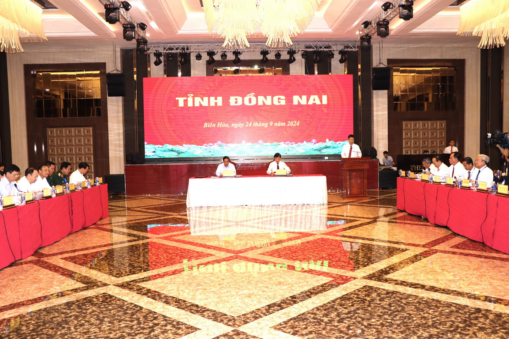 Quang cảnh buổi làm việc giữa Thủ tướng Phạm Minh Chính cùng Đoàn công tác Chính phủ với Ban Thường vụ Tỉnh ủy Đồng Nai.