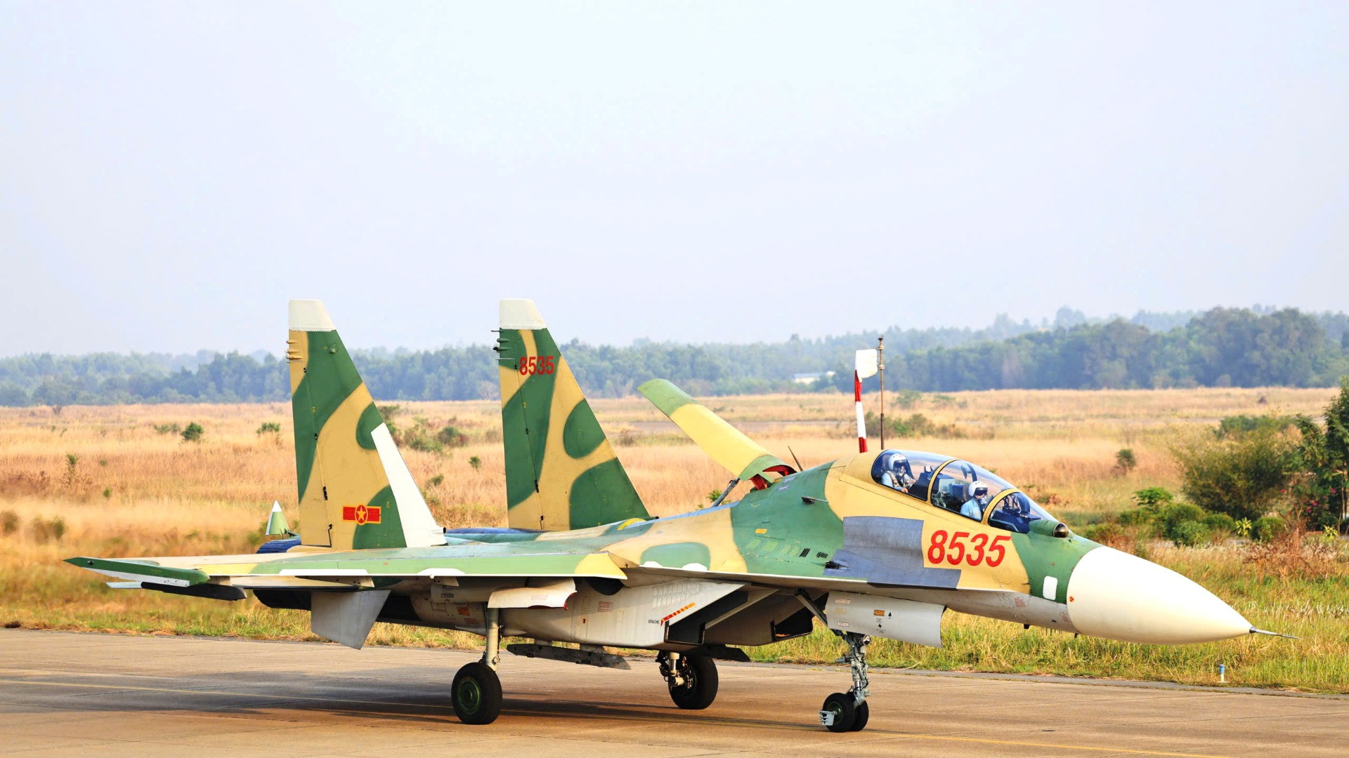 Từ nay đến ngày kỷ niệm còn 1 tháng, các đơn vị quân đội, công an sẽ khắc phục mọi khó khăn, quyết tâm luyện tập với tinh thần cao nhất, góp phần vào thành công của Lễ kỷ niệm 50 năm Ngày Giải phóng miền nam, thống nhất đất nước.