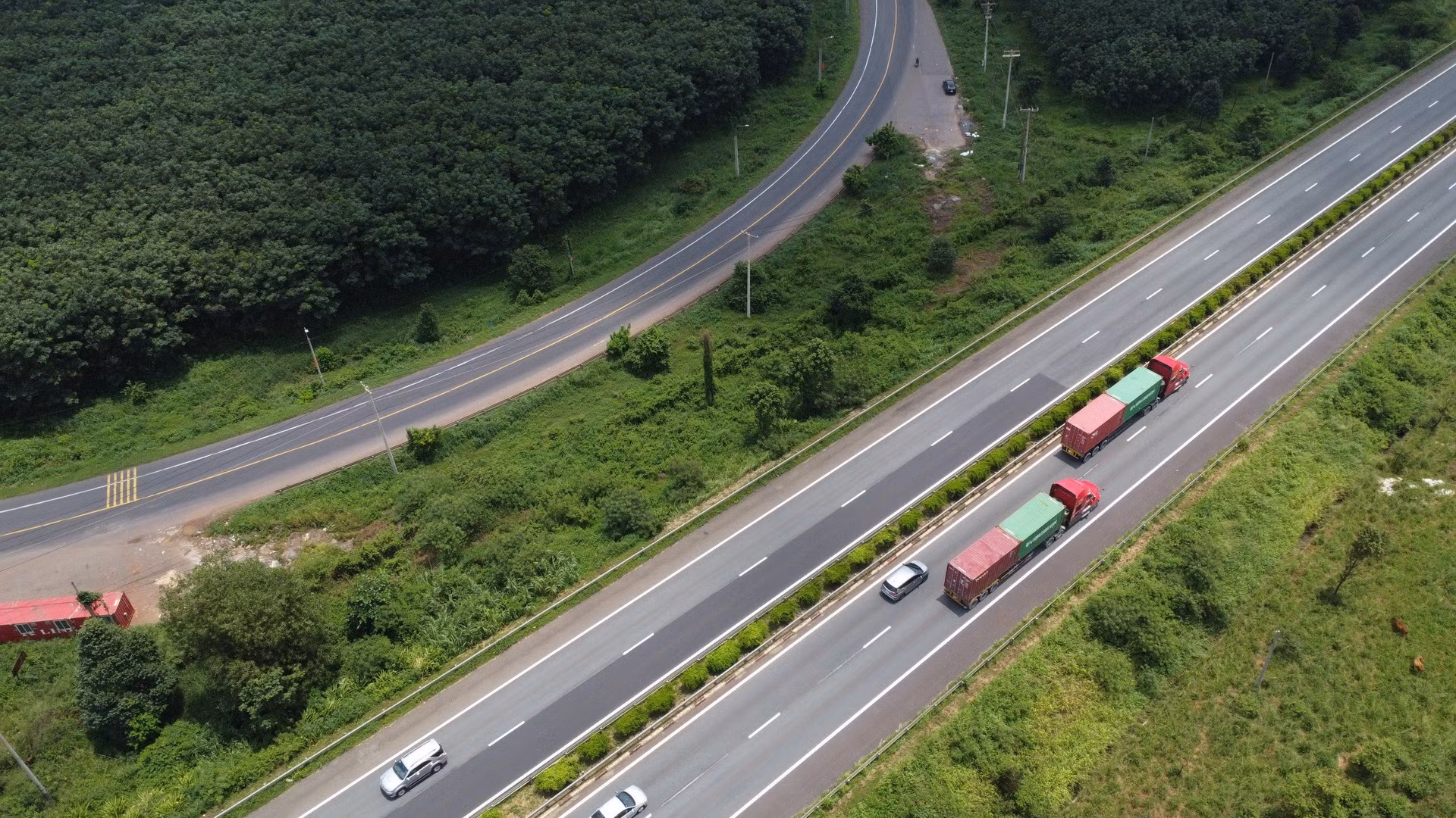 Tương tự, trong ngày nghỉ lễ đầu tiên tuyến cao tốc Thành phố Hồ Chí Minh – Long Thành – Dầu Giây, đoạn qua địa bàn tỉnh Đồng Nai cũng không xảy ra ùn tắc giao thông.