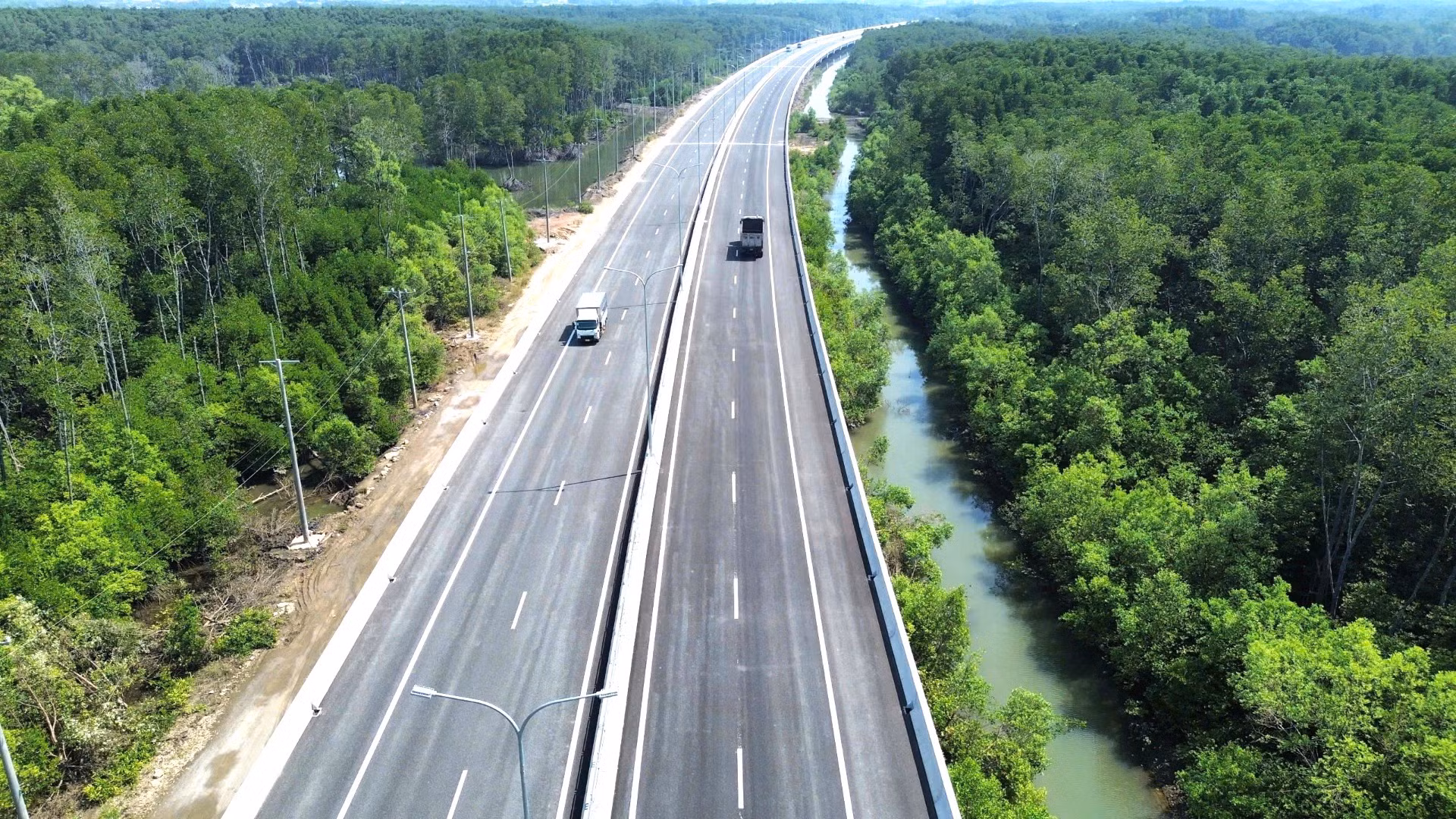 Cao tốc Bến Lức - Long Thành có chiều dài hơn 57km.