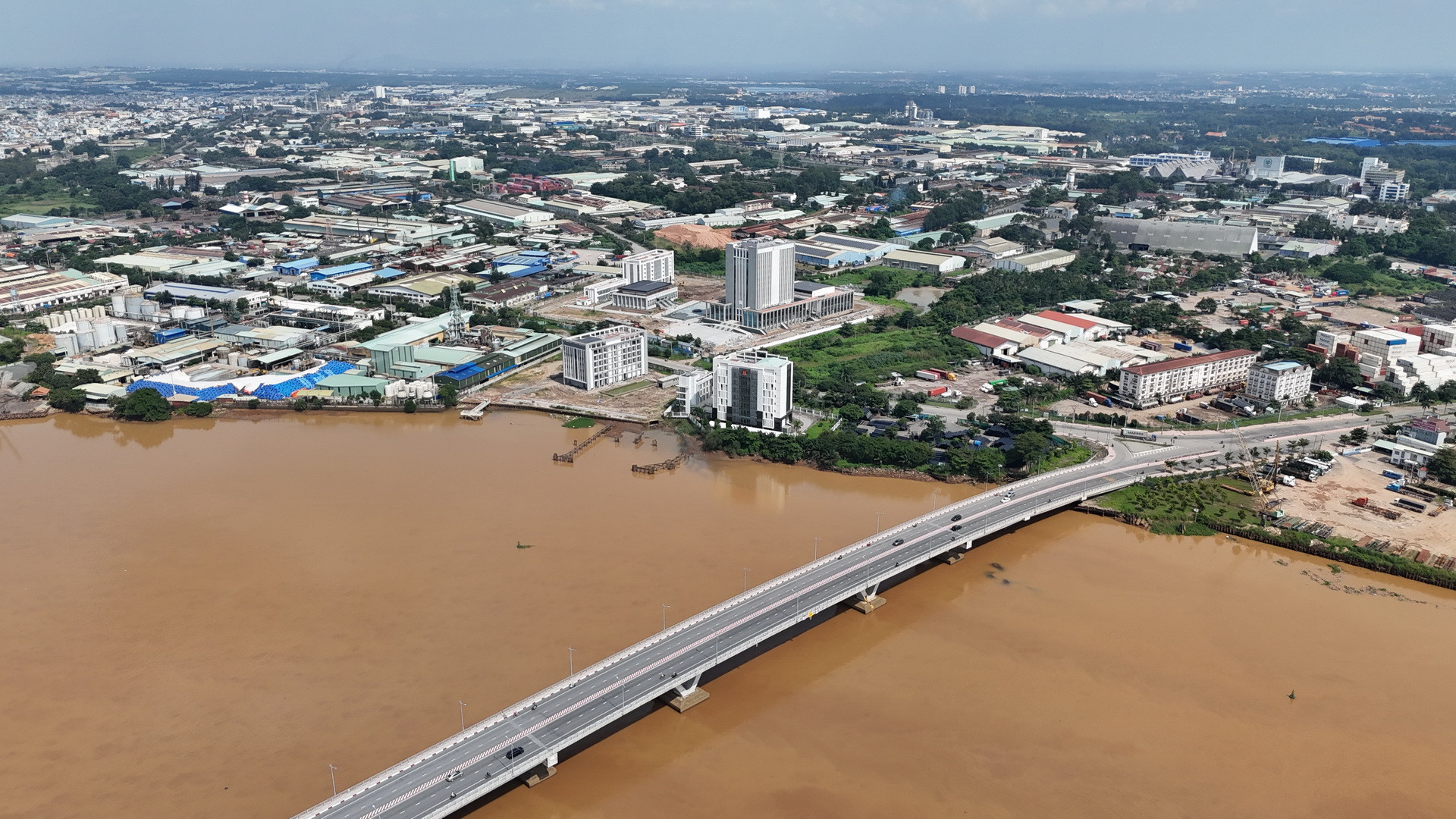 Thực hiện chủ trương chuyển đổi công năng khu công nghiệp Biên Hòa 1 thành khu đô thị thương mại-dịch vụ, tháng 3/2023, Tỉnh ủy Đồng Nai thống nhất chủ trương di dời vị trí Trung tâm chính trị-hành chính của tỉnh từ phường Tam Phước về vị trí mới tại khu công nghiệp Biên Hòa 1 và đã được Hội đồng nhân dân tỉnh thông qua vào tháng 7/2023.