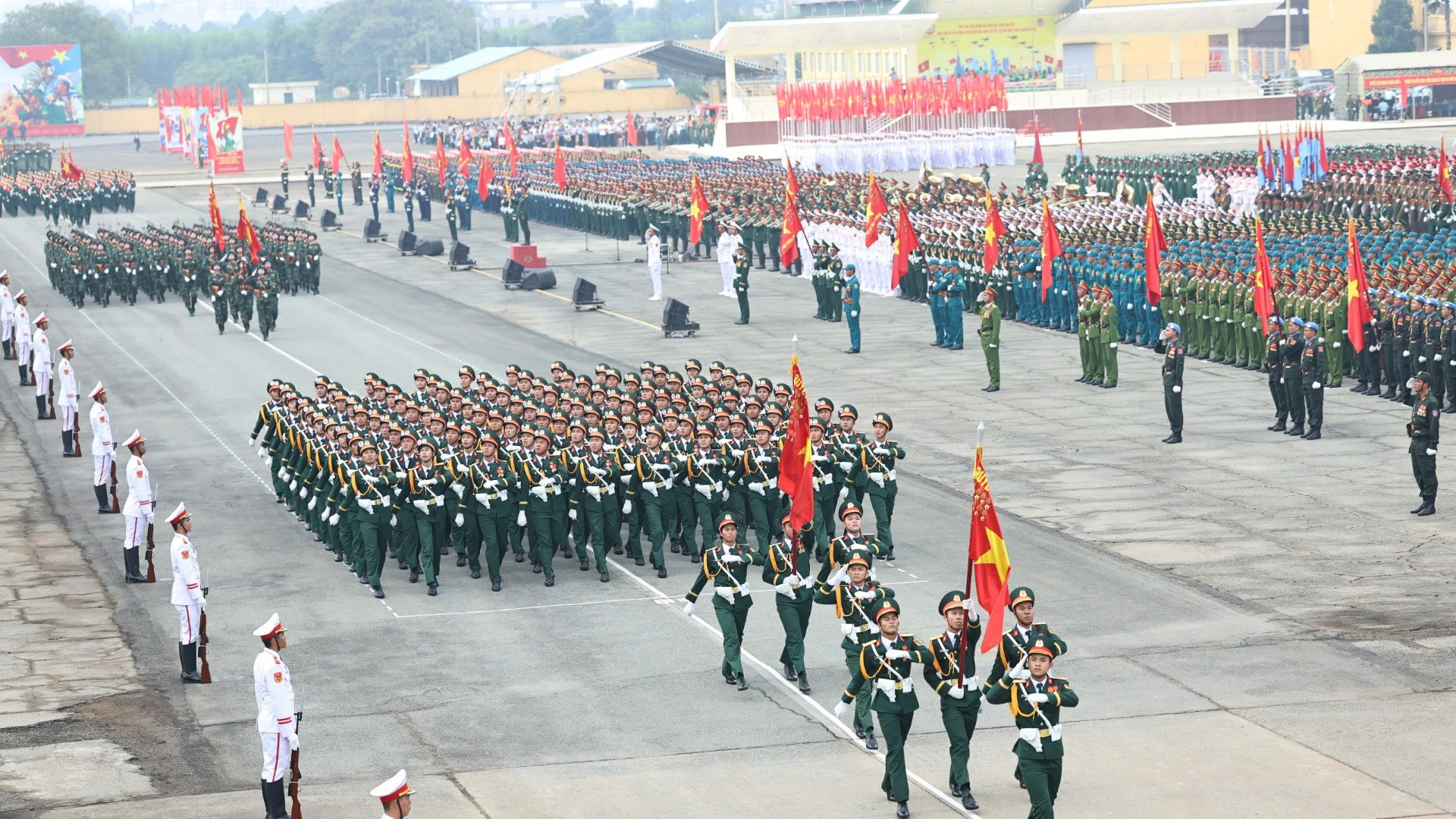 Khối nam sĩ quan bộ đội Biên phòng.