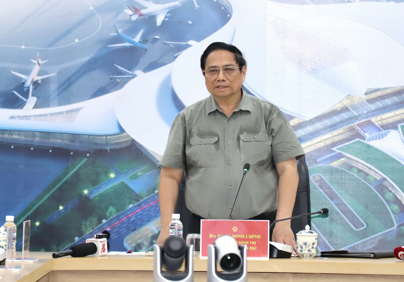 Thủ tướng Chính phủ Phạm Minh Chính phát biểu tại buổi làm việc với các đơn vị liên quan về tiến độ dự án sân bay Long Thành.