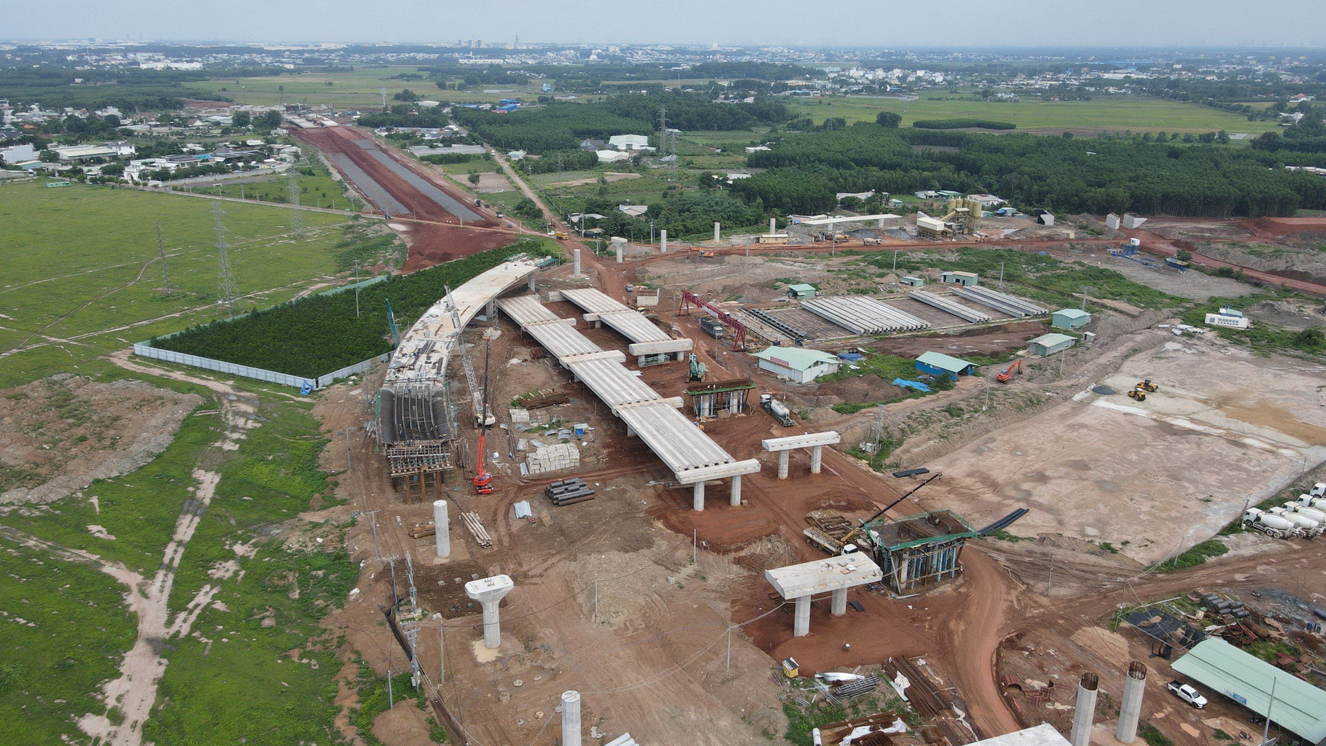 Sân bay quốc tế Long Thành dự kiến sẽ đóng góp vào quy mô GDP Việt Nam năm 2030 khoảng 0,98%, tạo ra 200 nghìn việc làm và có ý nghĩa lan tỏa tới tổng thể kinh tế-xã hội nước ta.