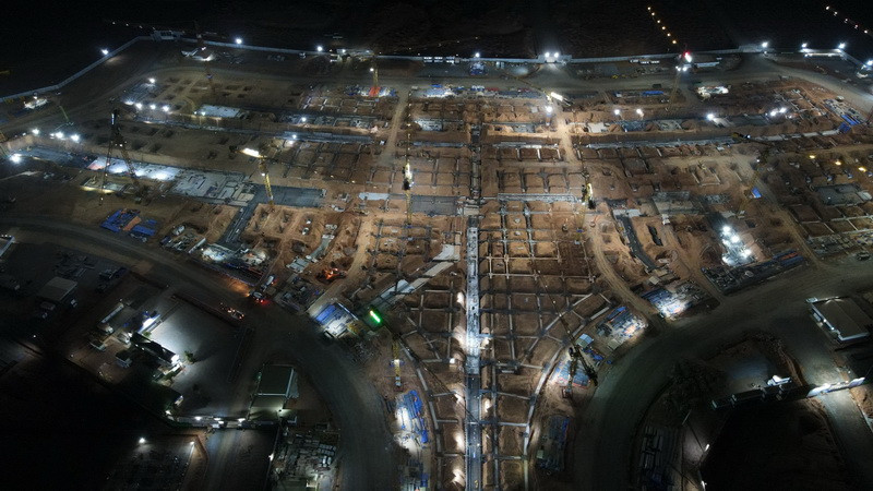 Nhà ga hành khách được xem là “trái tim” của dự án sân bay Long Thành giai đoạn 1. Việc thi công tại đây đang được các nhà thầu thực hiện “3 ca, 4 kíp” cả ngày lẫn đêm. Nhà ga hành khách được xem là “trái tim” của dự án sân bay Long Thành giai đoạn 1. Việc thi công tại đây đang được các nhà thầu thực hiện “3 ca, 4 kíp” cả ngày lẫn đêm.