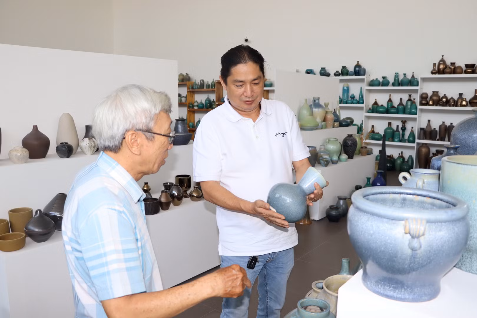 Doanh nghiệp này từng đứng tốp 3 ở phía nam về xuất khẩu gốm mỹ nghệ dòng đất trắng đặc trưng của gốm Biên Hòa, nhưng đang đứng trước nhiều khó khăn do ảnh hưởng thị trường. Doanh nghiệp này từng đứng tốp 3 ở phía nam về xuất khẩu gốm mỹ nghệ dòng đất trắng đặc trưng của gốm Biên Hòa, nhưng đang đứng trước nhiều khó khăn do ảnh hưởng thị trường.