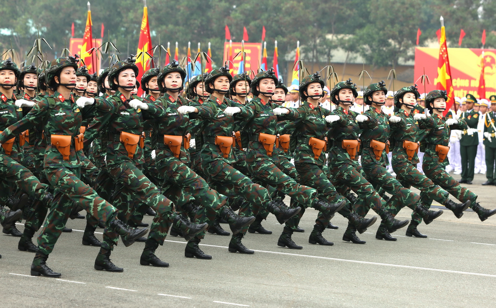 Khối nữ sĩ quan thông tin.