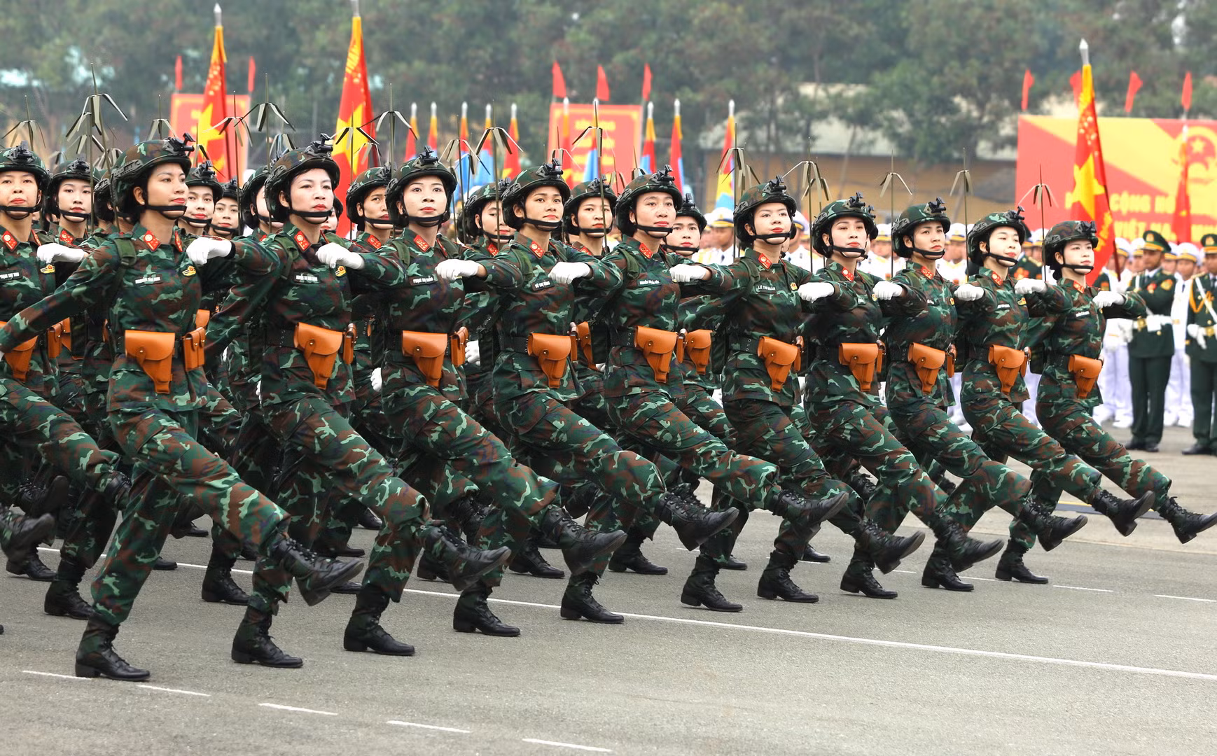 Khối nữ sĩ quan thông tin.