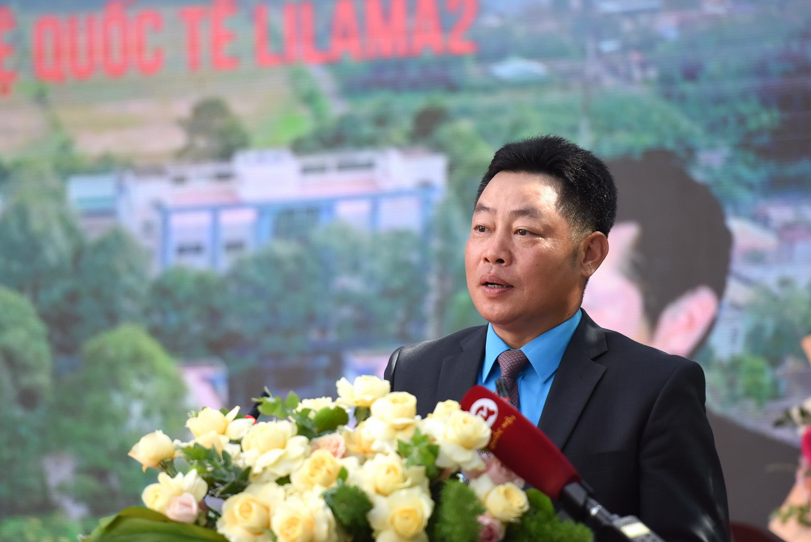 Ông Nguyễn Khánh Cường, Hiệu trưởng Trường cao đẳng quốc tế Lilama 2, báo cáo tại Lễ khai giảng năm học mới.