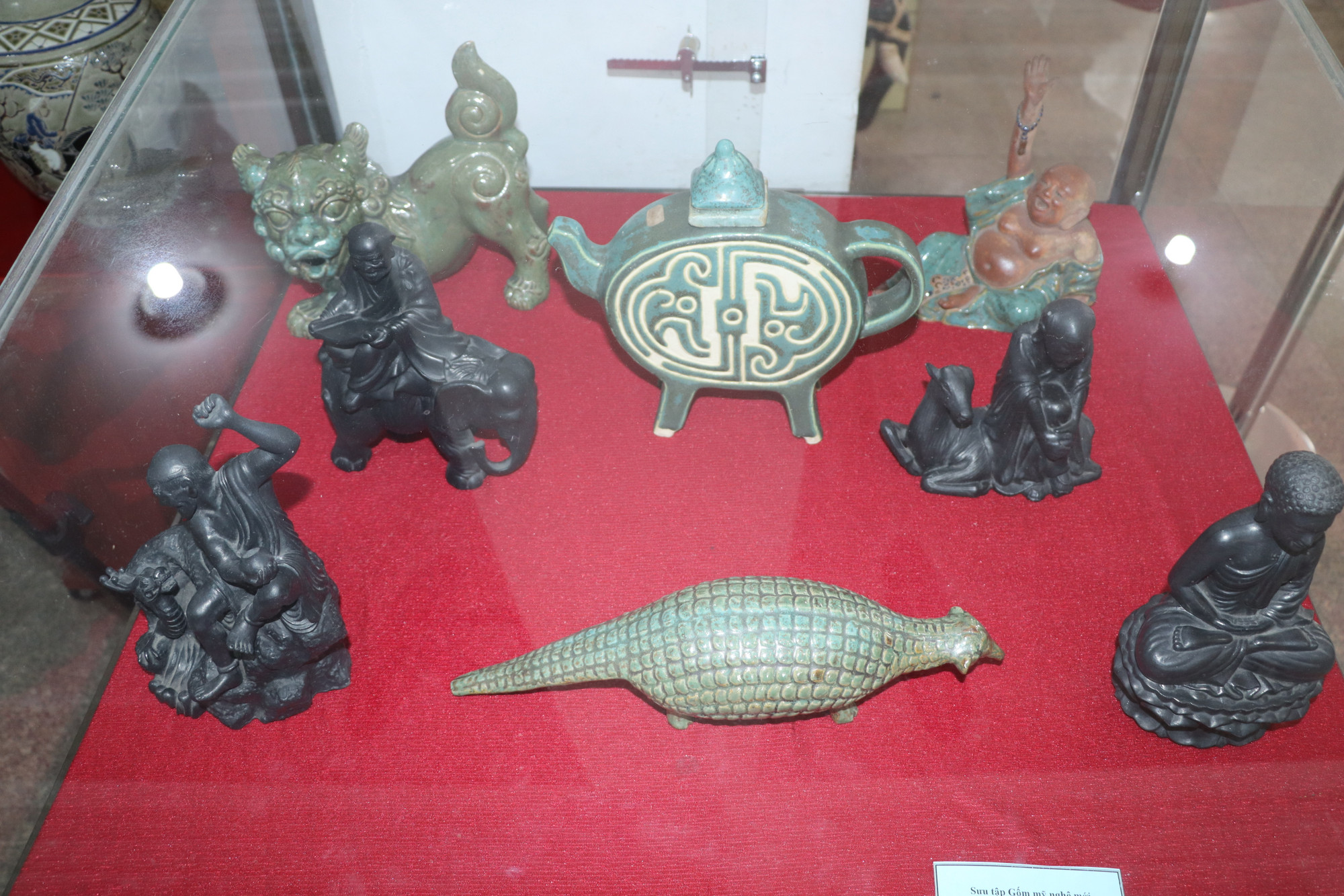 Ngoài kỹ thuật bắt nguồn từ gốm bản địa, gốm Biên Hòa tiếp thu kỹ thuật tạo tác từ gốm Cây Mai và kỹ thuật làm gốm của người Việt, hợp cùng kỹ thuật chế tác gốm của người Hoa từ sau năm 1679, tạo nên kỹ thuật chế tác gốm đặc sắc với nhiều làng gốm nổi tiếng. Ngoài kỹ thuật bắt nguồn từ gốm bản địa, gốm Biên Hòa tiếp thu kỹ thuật tạo tác từ gốm Cây Mai và kỹ thuật làm gốm của người Việt, hợp cùng kỹ thuật chế tác gốm của người Hoa từ sau năm 1679, tạo nên kỹ thuật chế tác gốm đặc sắc với nhiều làng gốm nổi tiếng.