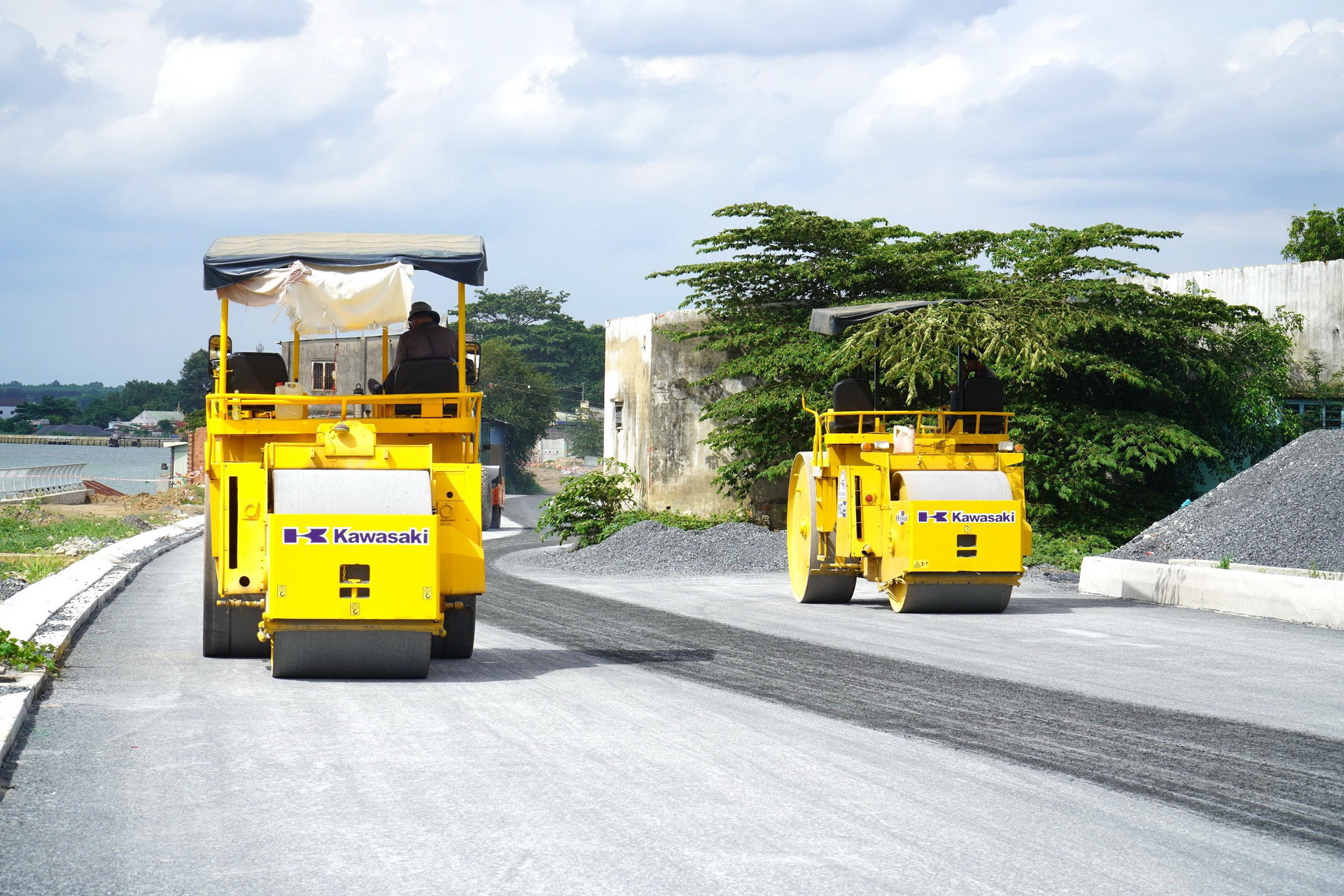 Hiện nay, cả 2 dự án đều vướng công tác giải phóng mặt bằng, khiến việc thi công phải cầm chừng. Hiện nay, cả 2 dự án đều vướng công tác giải phóng mặt bằng, khiến việc thi công phải cầm chừng.