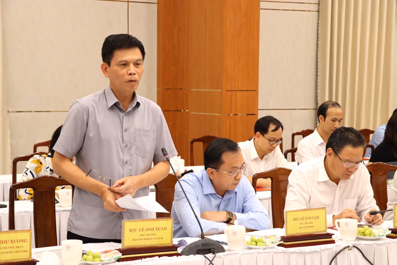 Lãnh đạo Bộ Giao thông vận tải nói về Dự án Cảng hàng không quốc tế Long Thành. Quyền Chủ tịch Ủy ban nhân dân tỉnh Đồng Nai Võ Tấn Đức báo cáo tình hình kinh tế-xã hội.