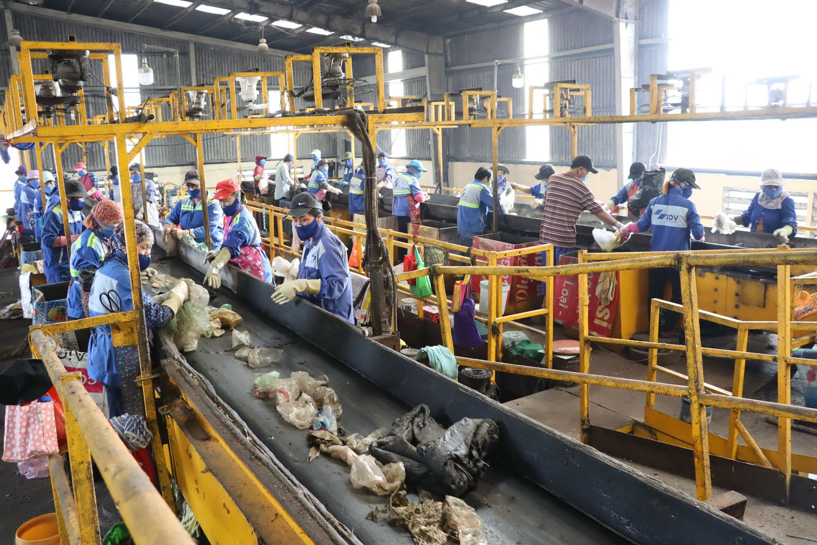 Hiện nay, mỗi ngày khu xử lý chất thải lớn nhất tỉnh Đồng Nai đang tiếp nhận, xử lý rác thải sinh hoạt hơn 1.200 tấn của 8/11 huyện, thành phố trên địa bàn tỉnh Đồng Nai.