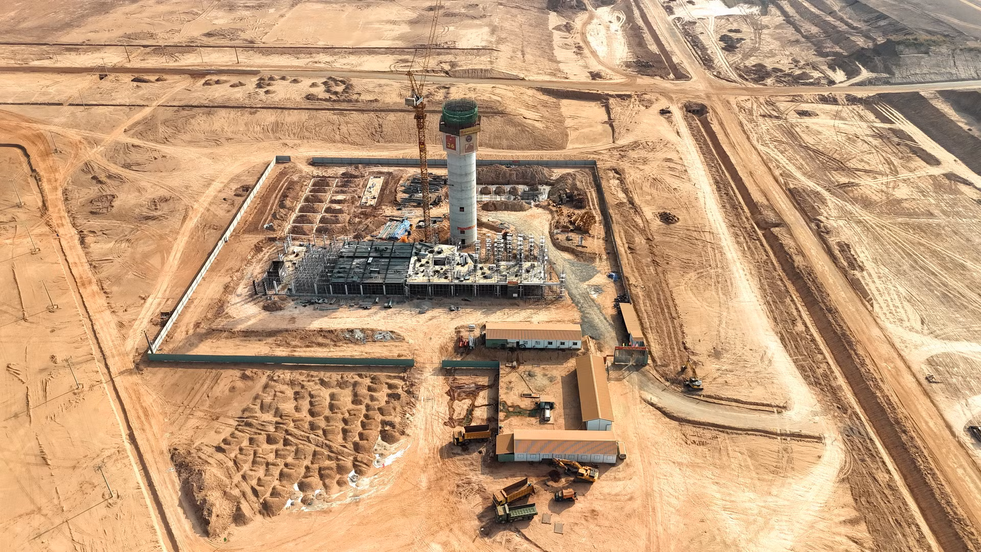 Dự án đầu tư xây dựng sân bay Long Thành được xây dựng trên diện tích 5.000ha tại huyện Long Thành, tỉnh Đồng Nai. Sân bay đạt cấp 4F, là cảng hàng không quốc tế quan trọng của nước ta, hướng tới trở thành một trong những trung tâm trung chuyển hàng không của khu vực.