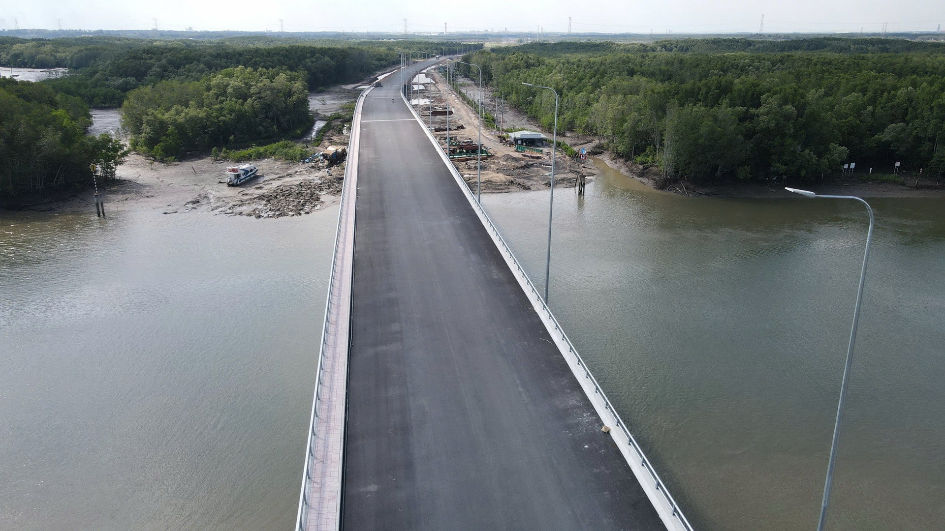 [Ảnh] Đường xuyên rừng ngập mặn nối cảng biển lớn nhất Đồng Nai ảnh 9