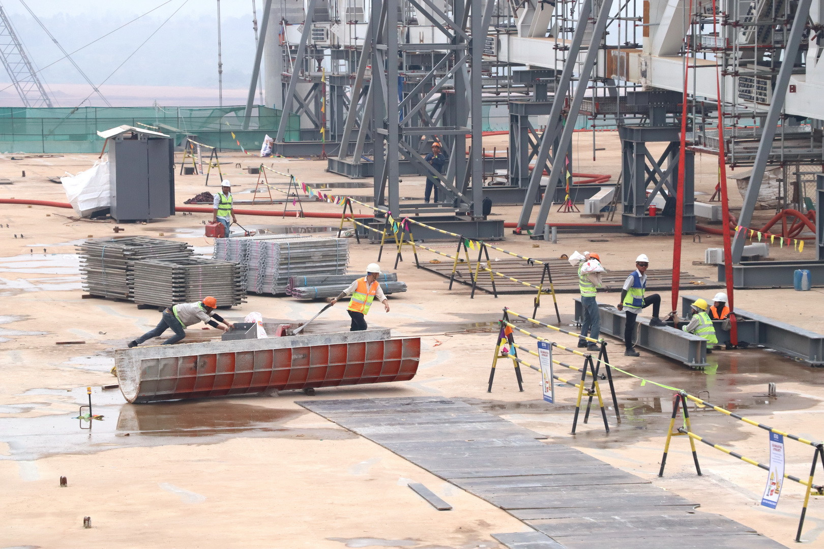 Theo Tổng công ty Cảng hàng không Việt Nam, sẽ hoàn thành toàn bộ phần xây dựng nhà ga hành khách trước tháng 12/2025. Song song đó, hoàn thiện, lắp đặt thiết bị, kết nối hệ thống, vận hành chạy thử.