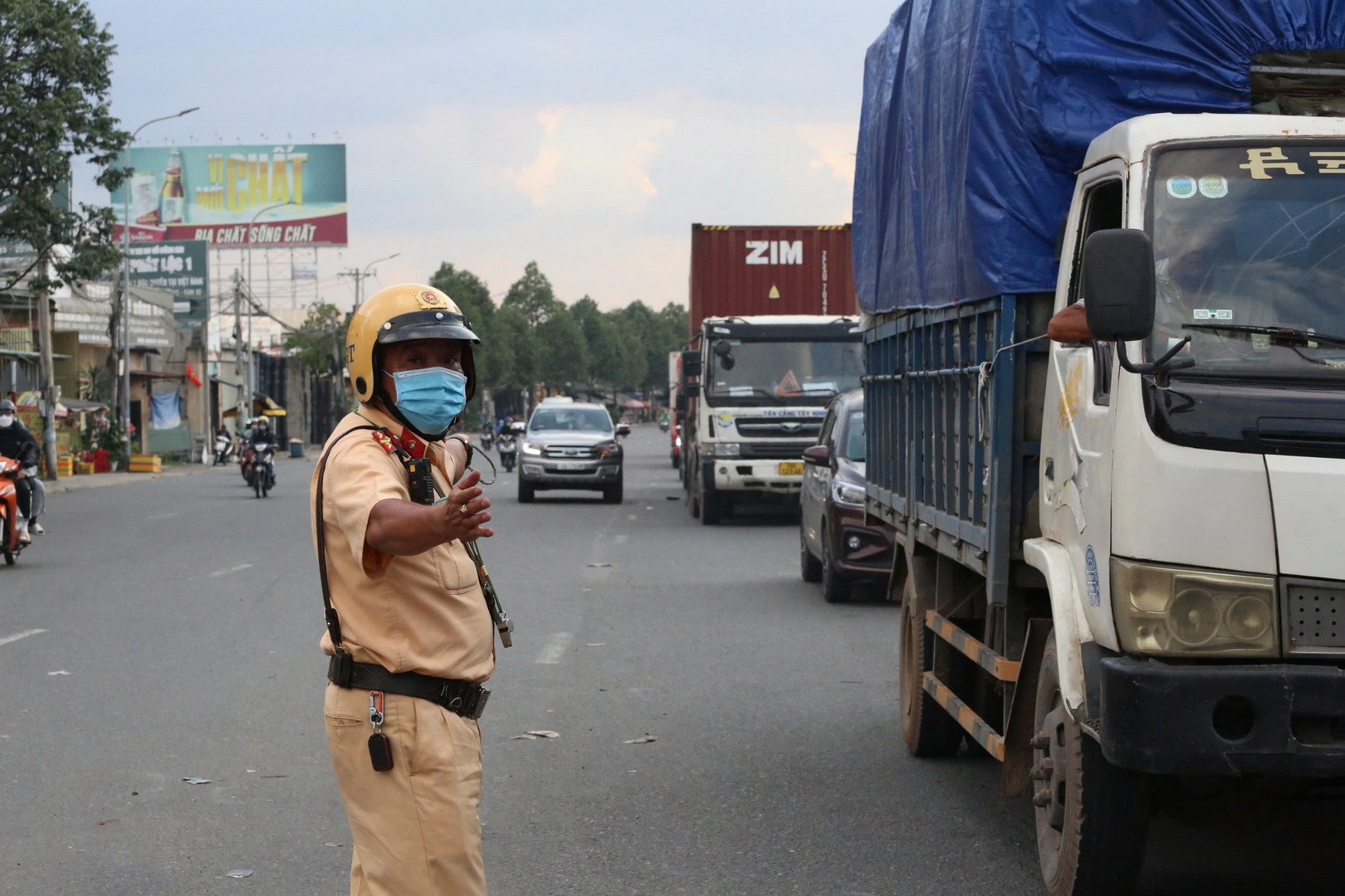 Lực lượng Cảnh sát giao thông Công an tỉnh Đồng Nai thường xuyên túc trực để điều tiết giao thông.