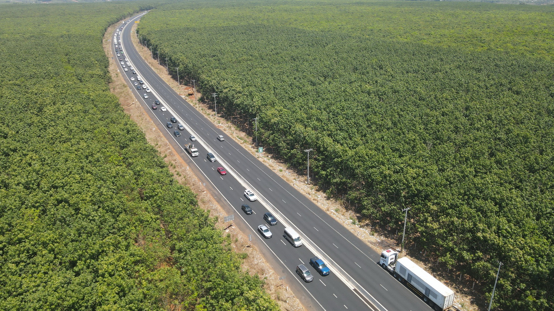 Ở chiều ngược lại, hướng từ tỉnh Bình Thuận đi Thành phố Hồ Chí Minh ít phương tiện lưu thông nên rất thông thoáng.
