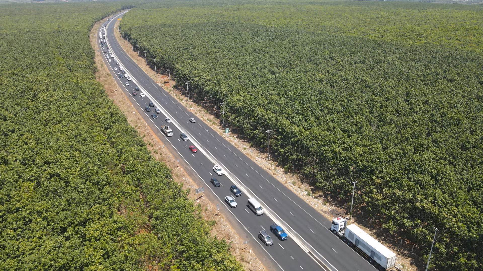 Ở chiều ngược lại, hướng từ tỉnh Bình Thuận đi Thành phố Hồ Chí Minh ít phương tiện lưu thông nên rất thông thoáng.