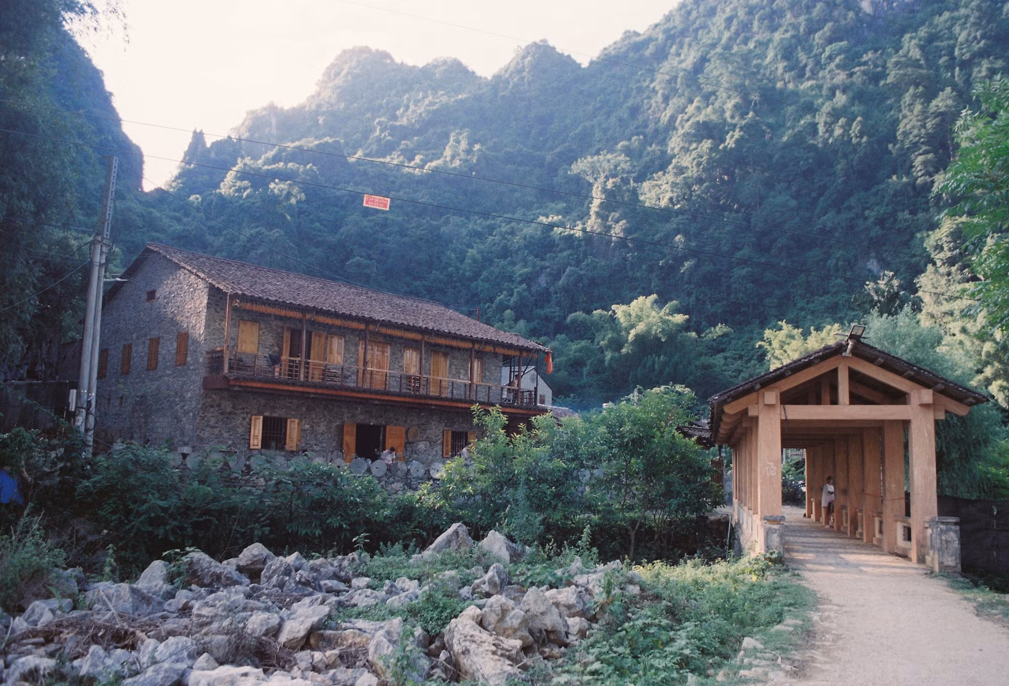 [Ảnh] Độc đáo làng đá cổ Khuổi Ky, điểm đến hấp dẫn du khách ở Cao Bằng ảnh 3