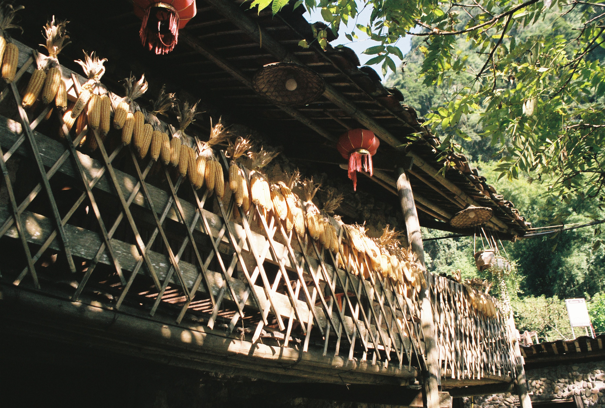 [Ảnh] Độc đáo làng đá cổ Khuổi Ky, điểm đến hấp dẫn du khách ở Cao Bằng ảnh 14