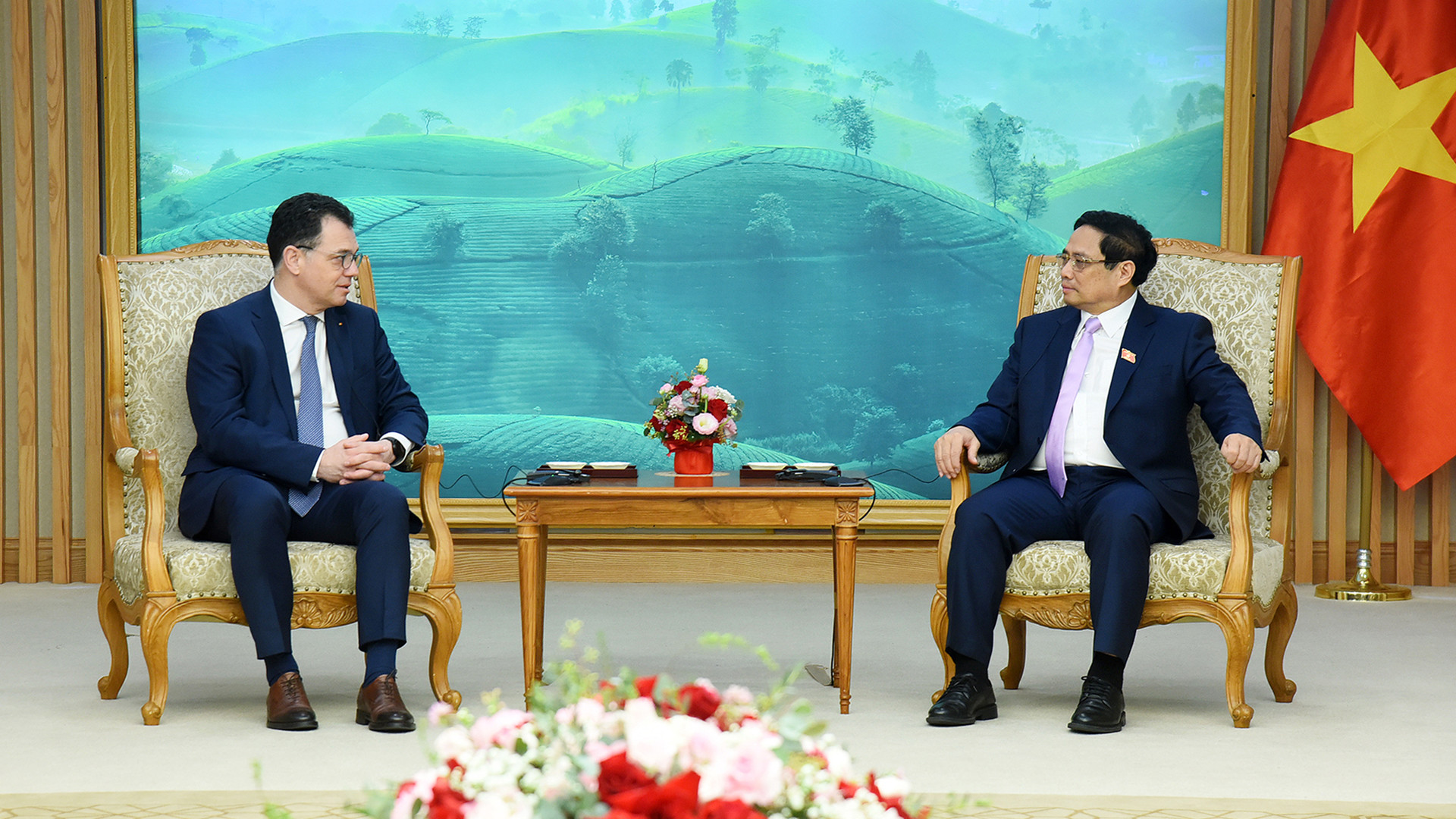 Thủ tướng Phạm Minh Chính tiếp Bộ trưởng Kinh tế, Doanh nghiệp và Du lịch Romania Stefan-Radu Oprea. Thủ tướng Phạm Minh Chính tiếp Bộ trưởng Kinh tế, Doanh nghiệp và Du lịch Romania Stefan-Radu Oprea.