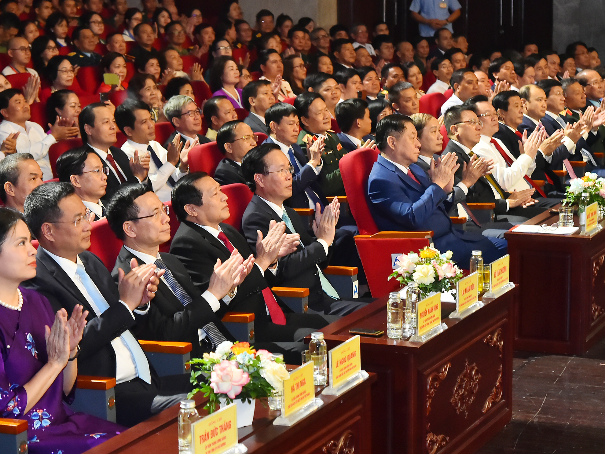 Chủ tịch nước Võ Văn Thưởng với các đồng chí lãnh đạo Đảng, Nhà nước và các đại biểu tại Chương trình “Hồ Chí Minh-Hành trình khát vọng 2023”.