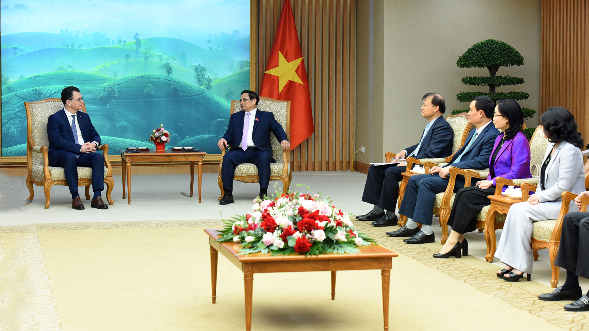 Đại diện lãnh đạo các bộ, ban ngành của Chính phủ Việt Nam cùng tham dự buổi tiếp. Đại diện lãnh đạo các bộ, ban ngành của Chính phủ Việt Nam cùng tham dự buổi tiếp.