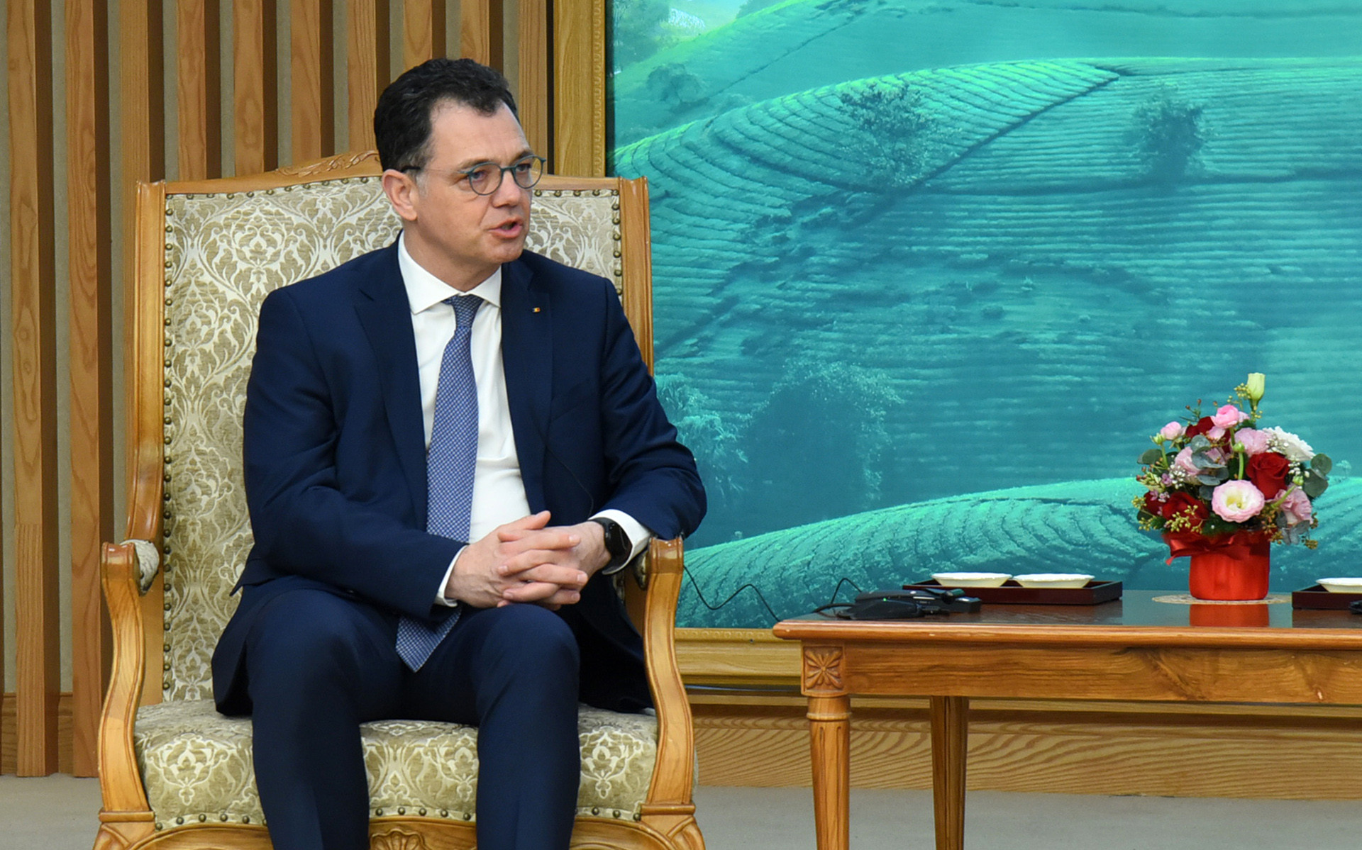 Bộ trưởng Kinh tế, Doanh nghiệp và Du lịch Romania Stefan-Radu Oprea phát biểu tại buổi tiếp. Bộ trưởng Kinh tế, Doanh nghiệp và Du lịch Romania Stefan-Radu Oprea phát biểu tại buổi tiếp.