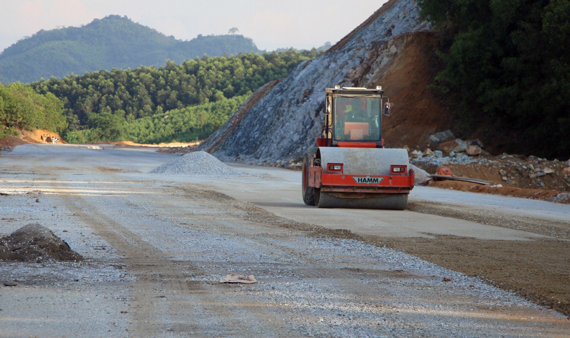 Đường cao tốc Tuyên Quang-Phú Thọ đang được hoàn thiện.