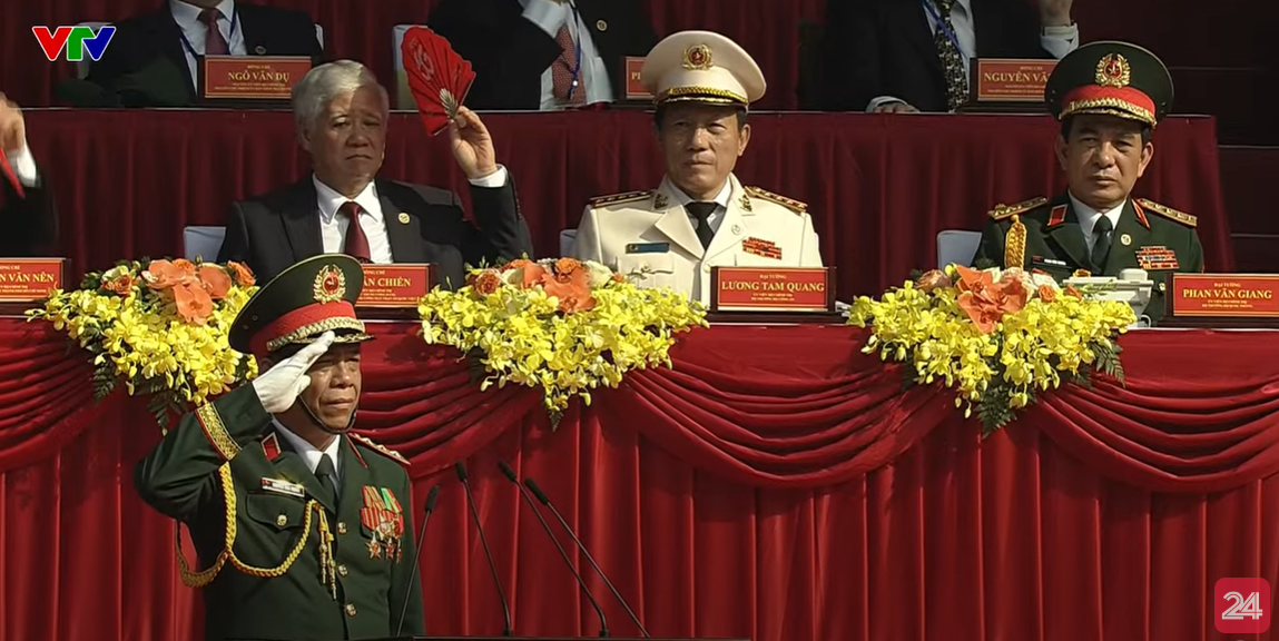 Đồng chí Thượng tướng Nguyễn Văn Nghĩa, Phó Tổng Tham mưu trưởng Quân đội nhân dân Việt Nam, Trưởng Tiểu ban diễu binh, diễu hành lên điều hành cuộc diễu binh, diễu hành. Đồng chí Thượng tướng Nguyễn Văn Nghĩa, Phó Tổng Tham mưu trưởng Quân đội nhân dân Việt Nam, Trưởng Tiểu ban diễu binh, diễu hành lên điều hành cuộc diễu binh, diễu hành.