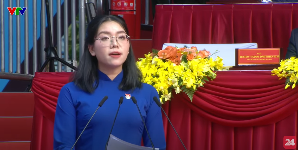 Đồng chí Huỳnh Mạnh Phương, Ủy viên Ban Chấp hành Thành đoàn Thành phố Hồ Chí Minh, Bí thư Đoàn Trường đại học Kinh tế-Luật, Đại học Quốc gia Thành phố Hồ Chí Minh phát biểu. Đồng chí Huỳnh Mạnh Phương, Ủy viên Ban Chấp hành Thành đoàn Thành phố Hồ Chí Minh, Bí thư Đoàn Trường đại học Kinh tế-Luật, Đại học Quốc gia Thành phố Hồ Chí Minh phát biểu.