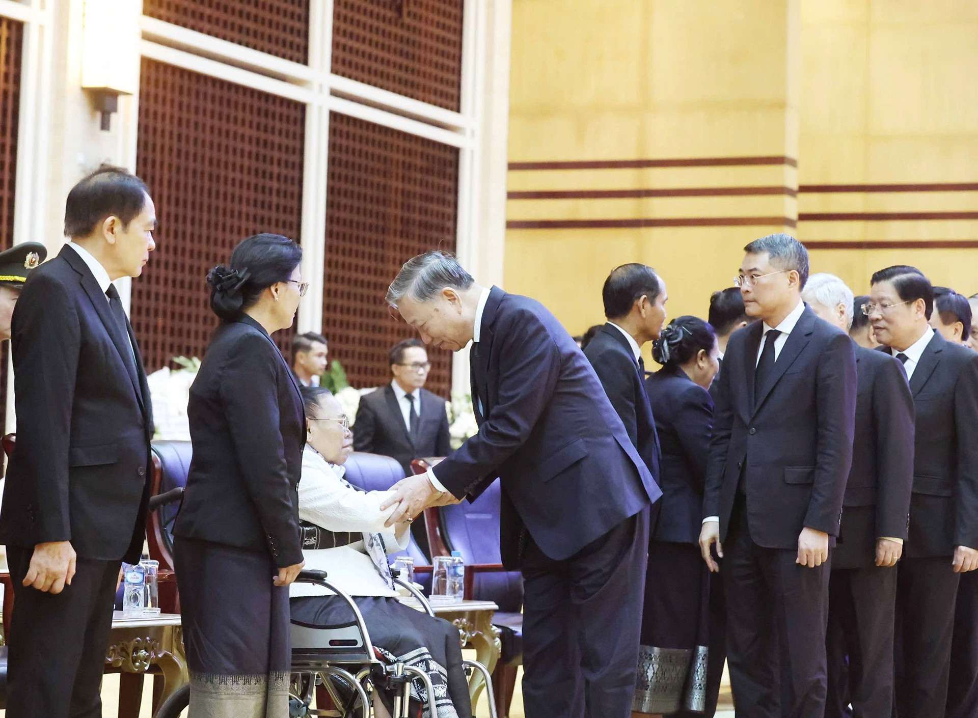 [Ảnh] Tổng Bí thư Tô Lâm viếng đồng chí Khamtay Siphandone ảnh 4