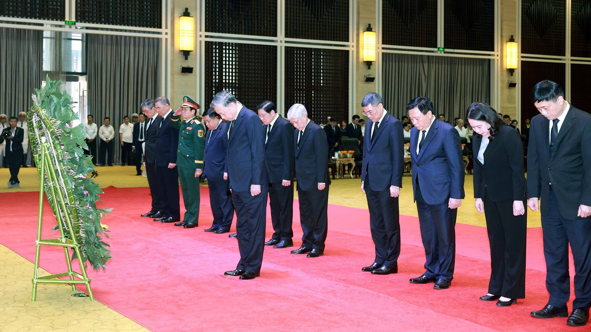 [Ảnh] Tổng Bí thư Tô Lâm viếng đồng chí Khamtay Siphandone ảnh 1