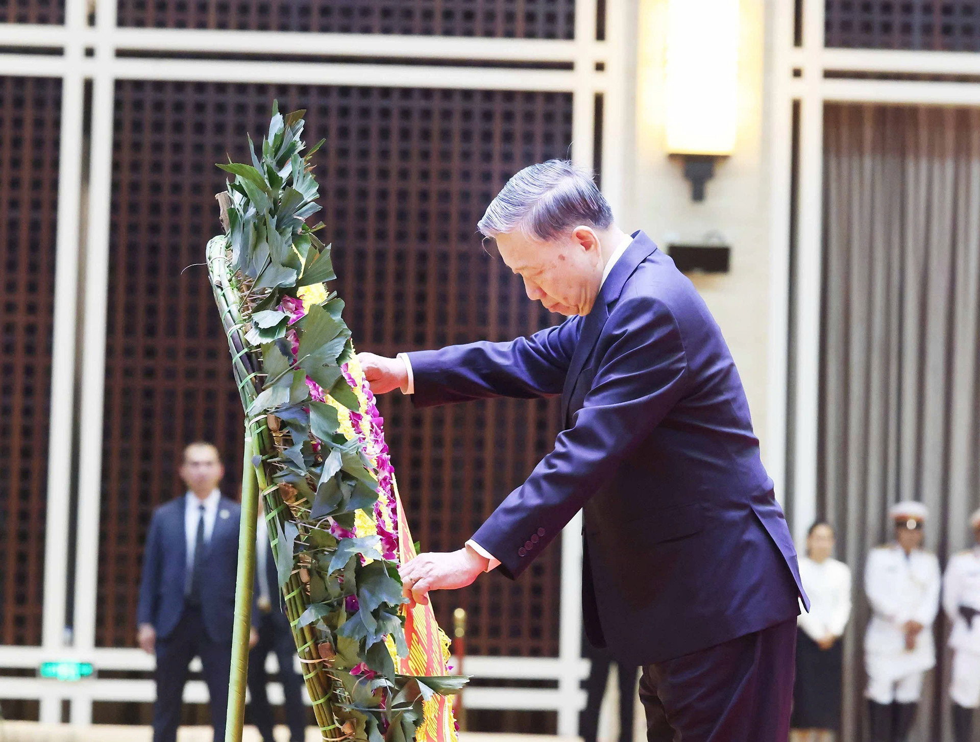 [Ảnh] Tổng Bí thư Tô Lâm viếng đồng chí Khamtay Siphandone ảnh 2