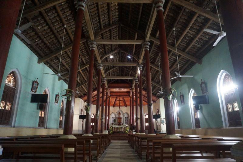 Kiến trúc độc đáo, ấn tượng bên trong Giáo đường.