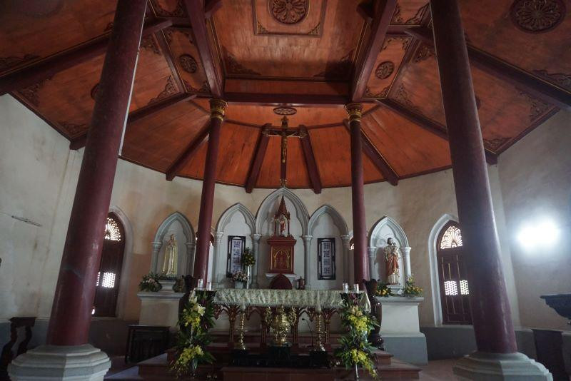 Là không gian sinh hoạt văn hoá, tôn giáo của người dân nơi đây.