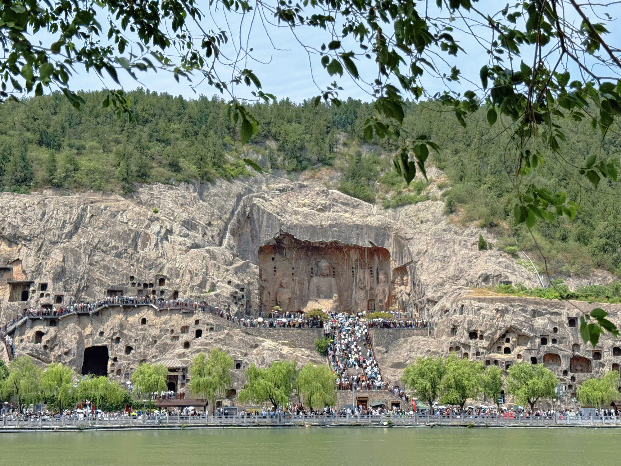 Đây là bức tượng nổi bật nhất trong quần thể hang đá.