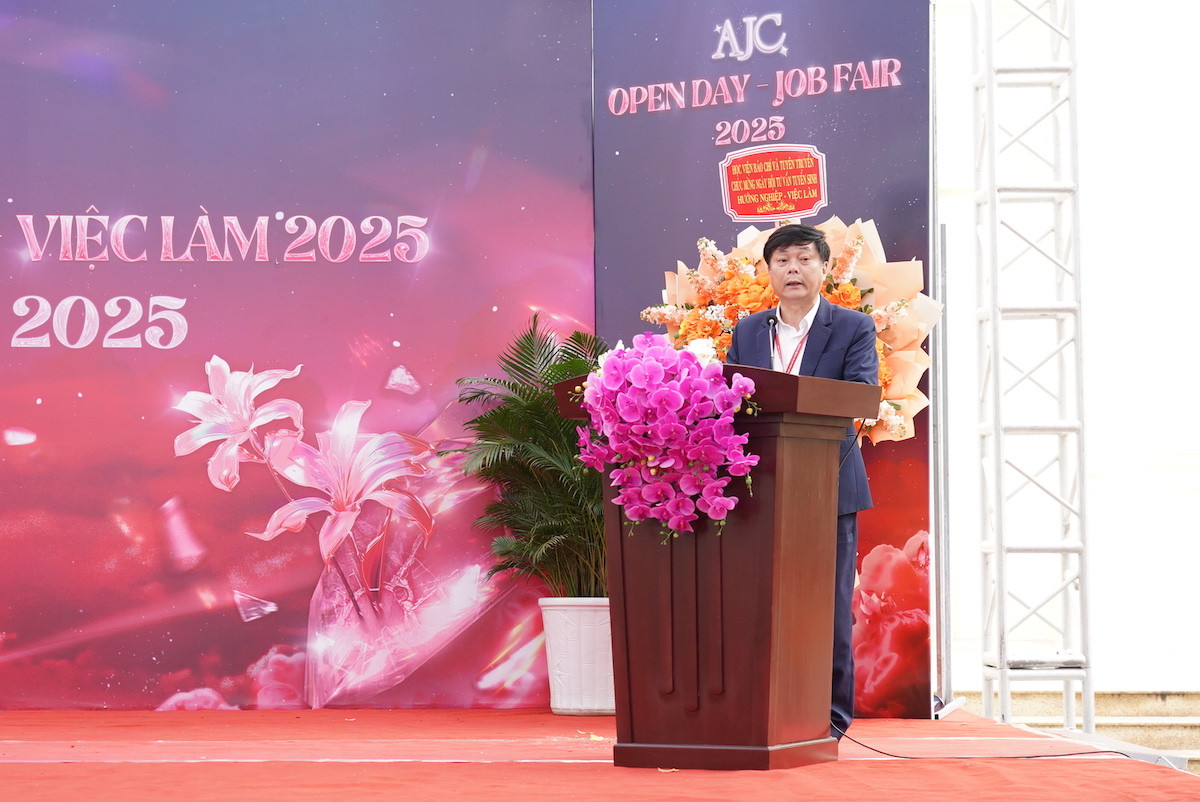 PGS, TS Phạm Minh Sơn, Giám đốc Học viện Báo chí và Tuyên truyền.