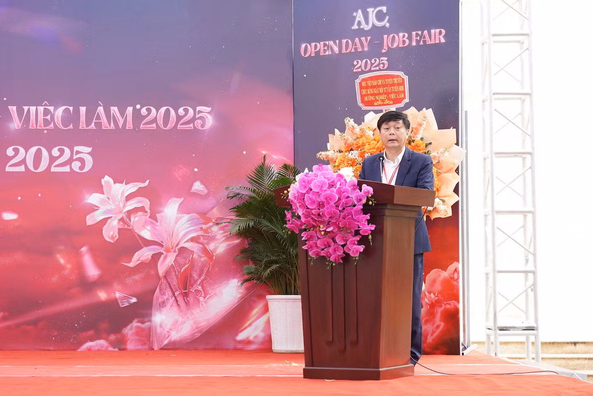 PGS, TS Phạm Minh Sơn, Giám đốc Học viện Báo chí và Tuyên truyền.