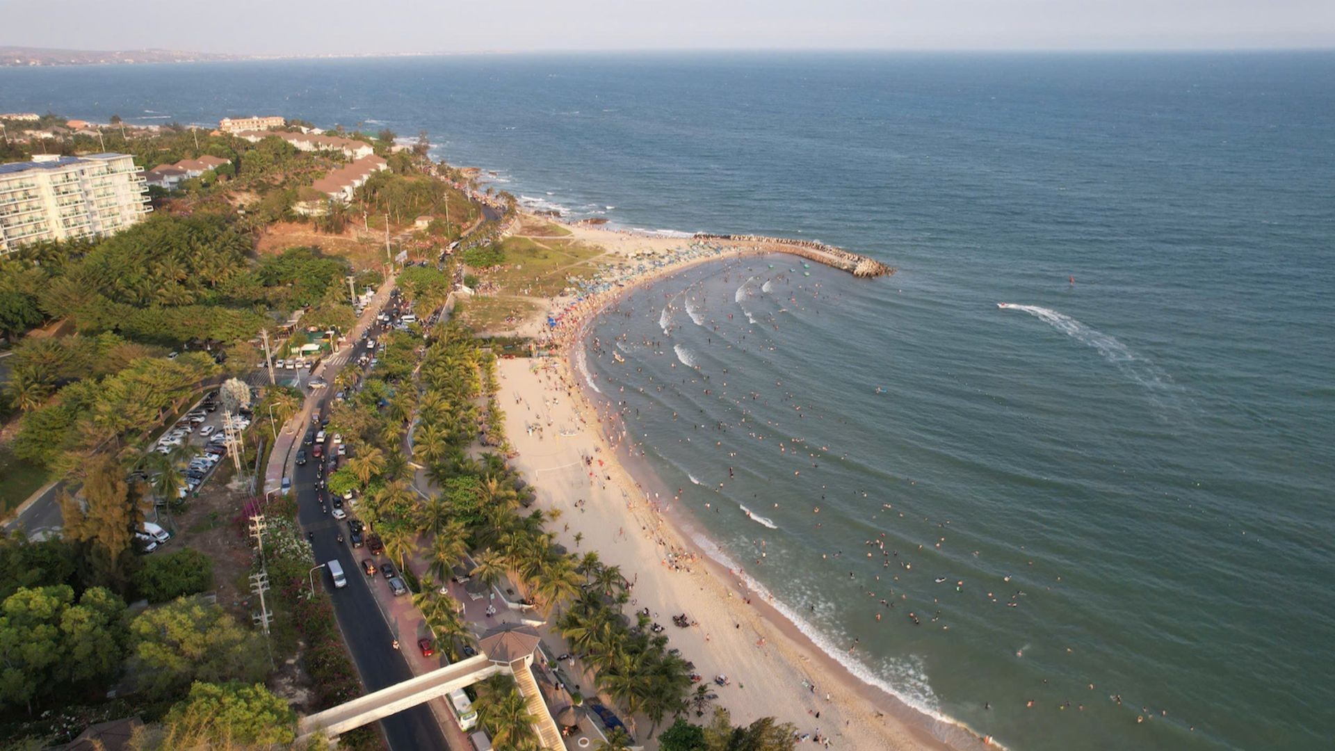 Bãi tắm Đá Ông Địa dự báo thu hút du khách đến tắm trong dịp lễ.