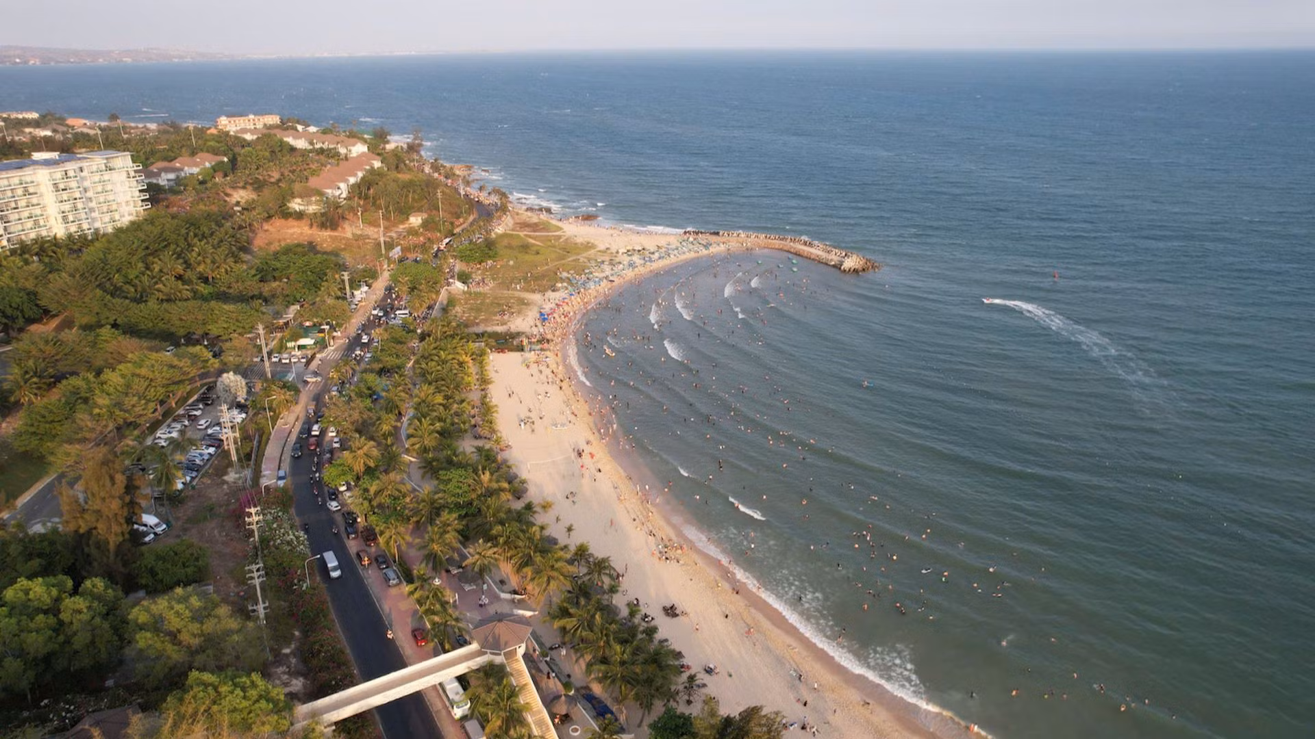 Bãi tắm Đá Ông Địa dự báo thu hút du khách đến tắm trong dịp lễ.