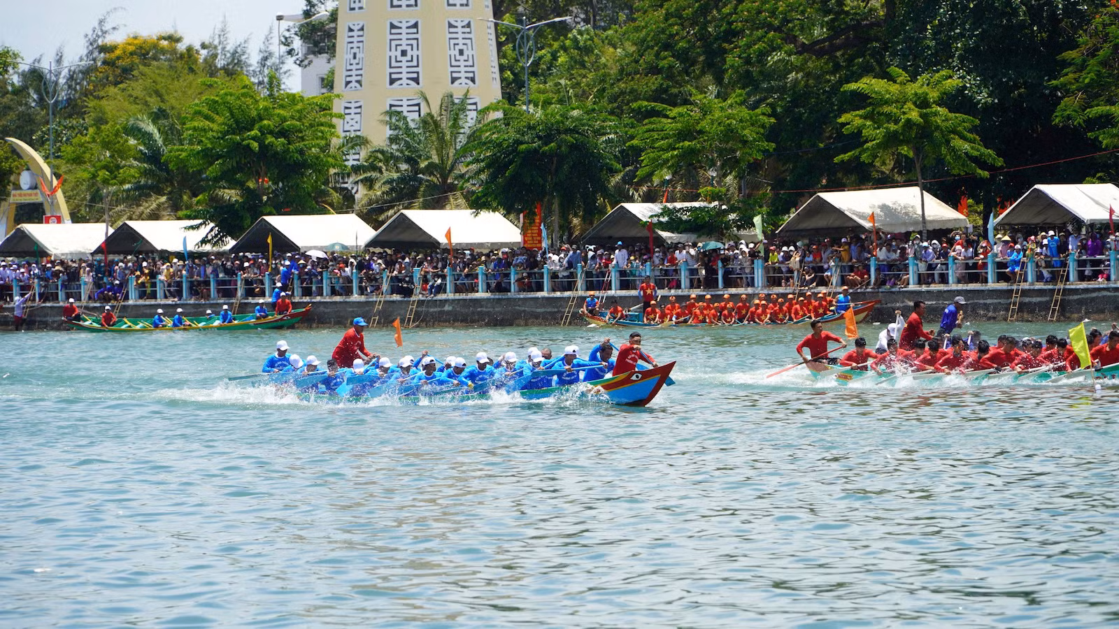 Các cự ly thi đấu đua thuyền 300m, 500m và đua thuyền quay vòng 1.200m.