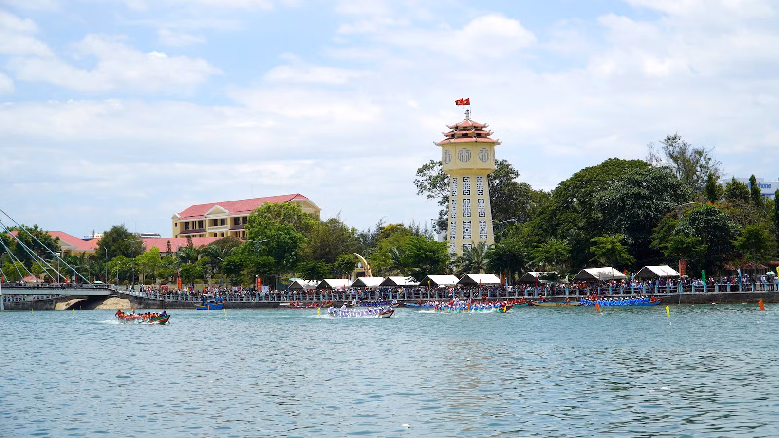 Thành phố Phan Thiết tổ chức Giải đua thuyền chào mừng Kỷ niệm 50 năm Ngày Giải phóng miền nam, thống nhất đất nước (30/04/1975-30/04/2025).