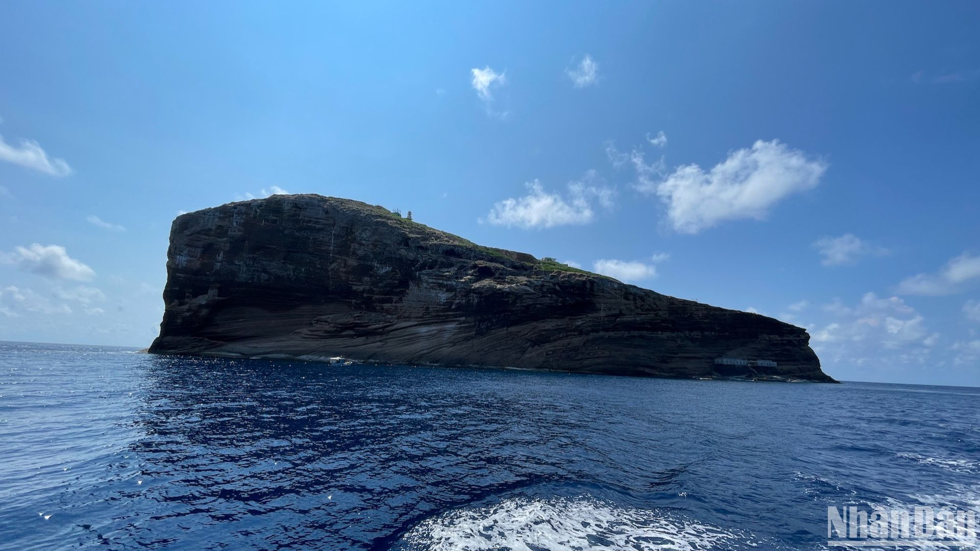 Điểm cơ sở A6-Hòn Hải nằm cách đất liền 160km.