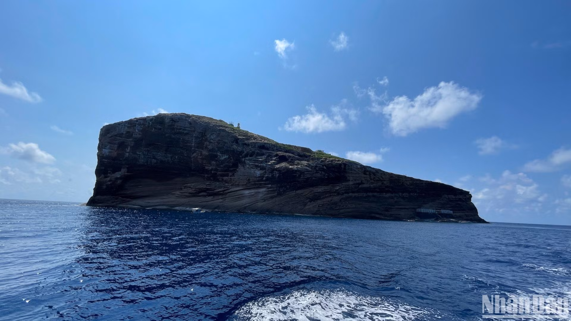 Điểm cơ sở A6-Hòn Hải nằm cách đất liền 160km.