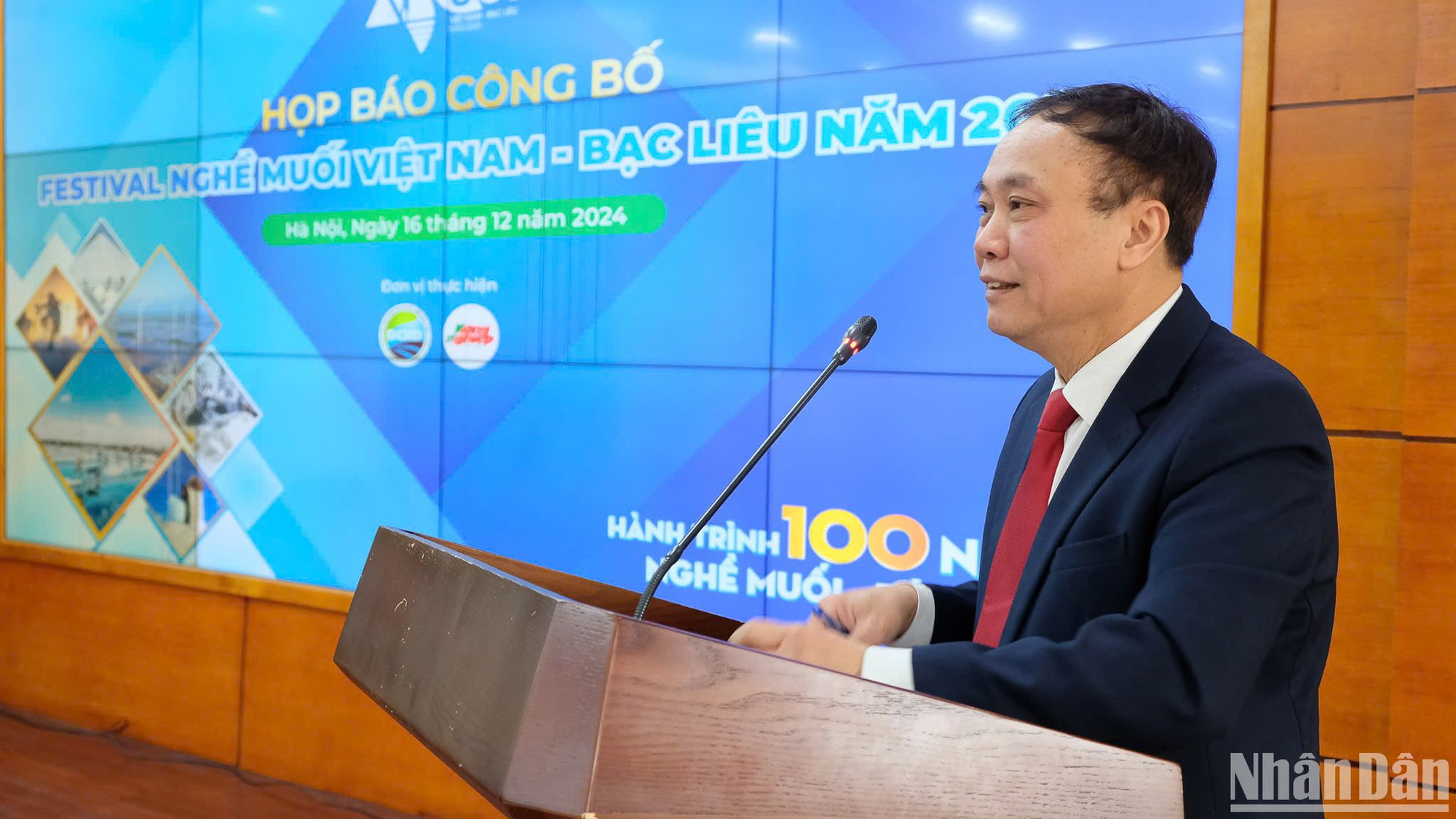 Ông Lê Đức Thịnh, Cục trưởng Cục kinh tế hợp tác và phát triển nông thôn, Bộ Nông nghiệp và Phát triển nông thôn chia sẻ tại buổi họp báo.